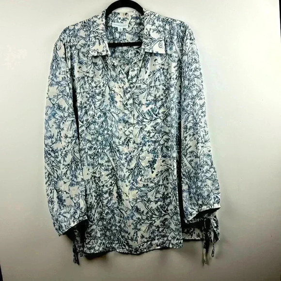 CYNTHIA ROWLEY SZ 2X BLUE & WHITE LONG SLEEVES BLOUSE CUTE ACCENTS ON THE SLITS - Picture 1 of 5